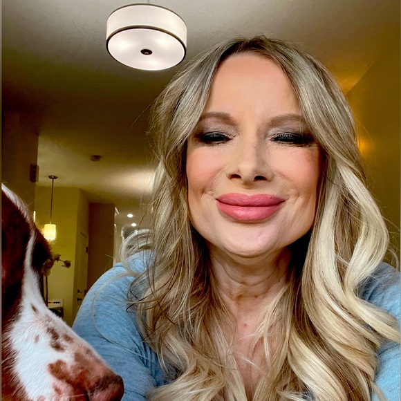 Meet your Posher, Monica - Picture 1 of 2